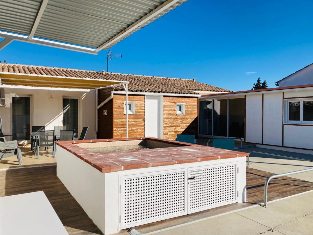 Gite Blanco Y Madera Narbonne Bagian luar foto