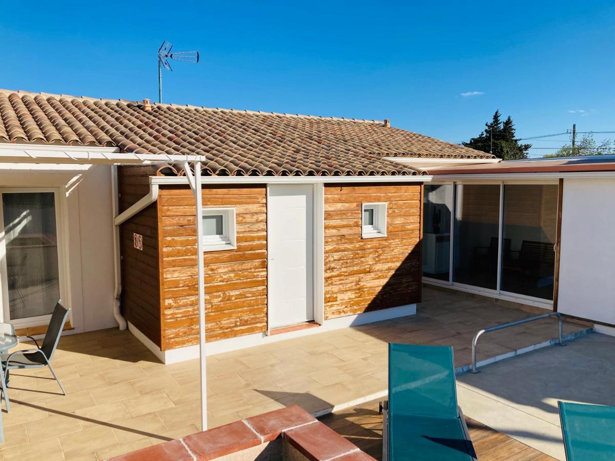 Gite Blanco Y Madera Narbonne Bagian luar foto