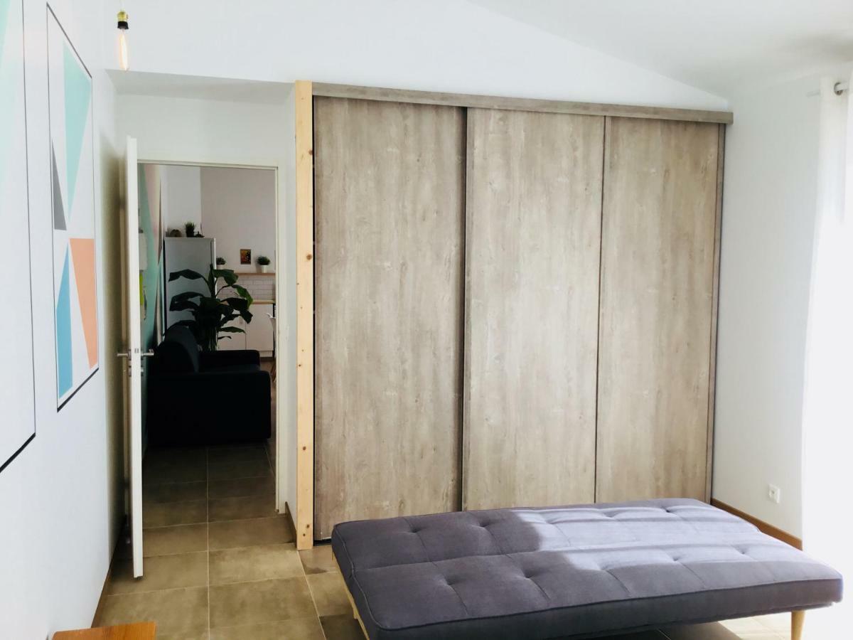 Gite Blanco Y Madera Narbonne Bagian luar foto