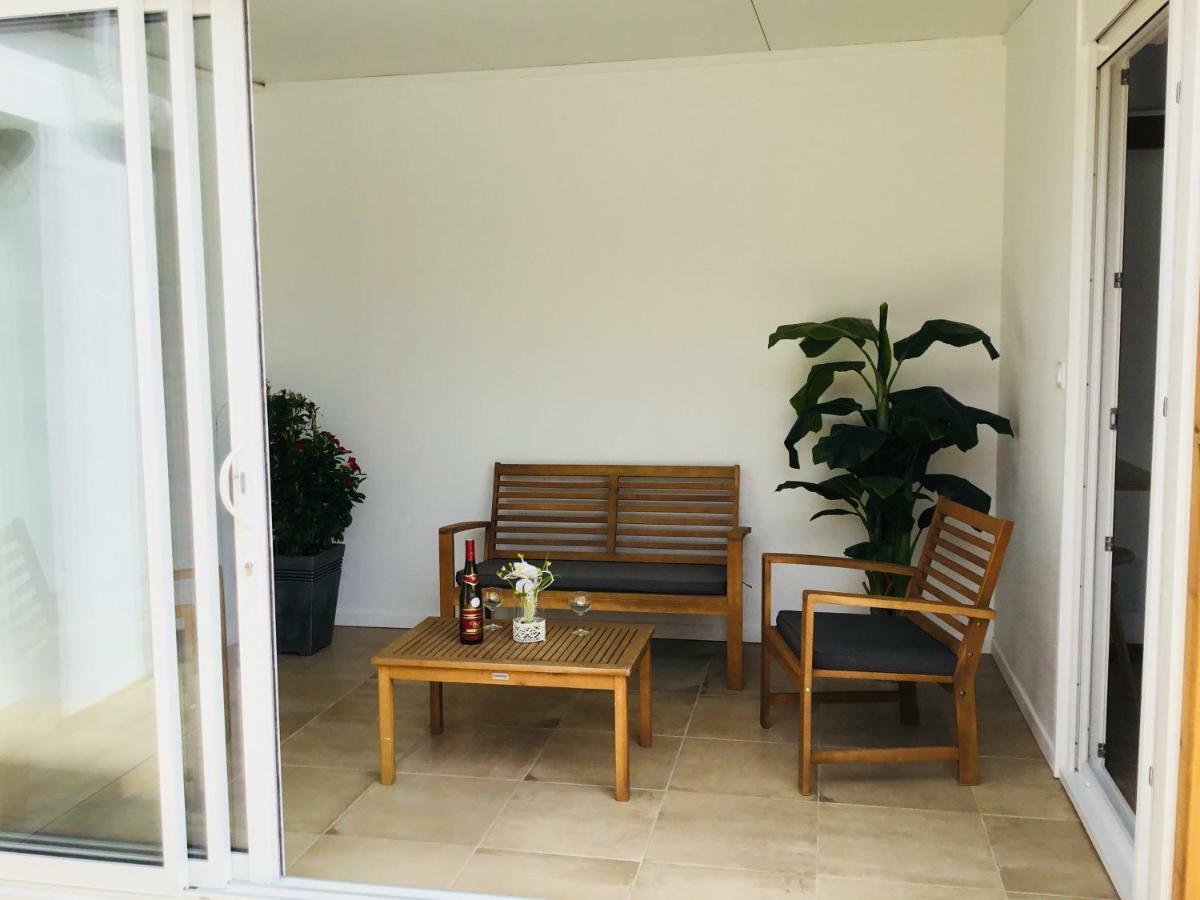 Gite Blanco Y Madera Narbonne Bagian luar foto