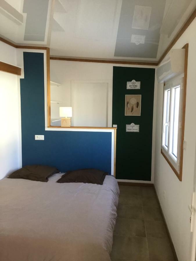 Gite Blanco Y Madera Narbonne Bagian luar foto